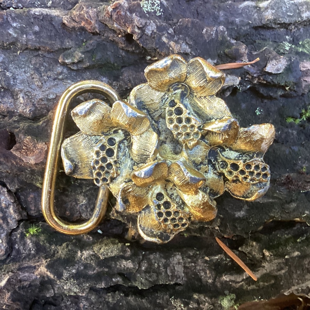 Spectacular Vintage Solid Brass Flower Floral Design Belt Buckle/Scarf Slide - Picture 6 of 14
